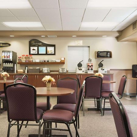 Days Inn By Wyndham Thunder Bay North Экстерьер фото