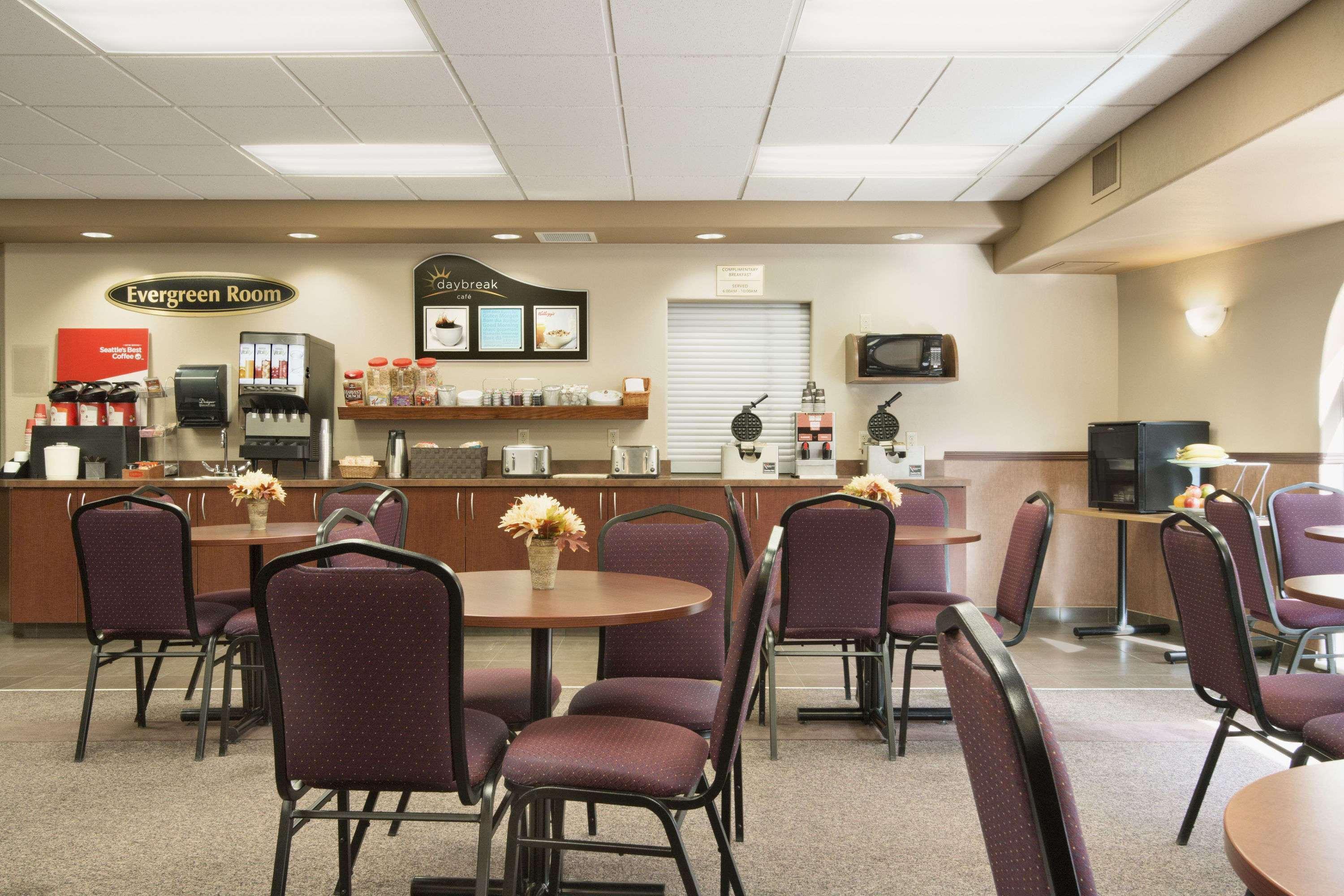 Days Inn By Wyndham Thunder Bay North Экстерьер фото