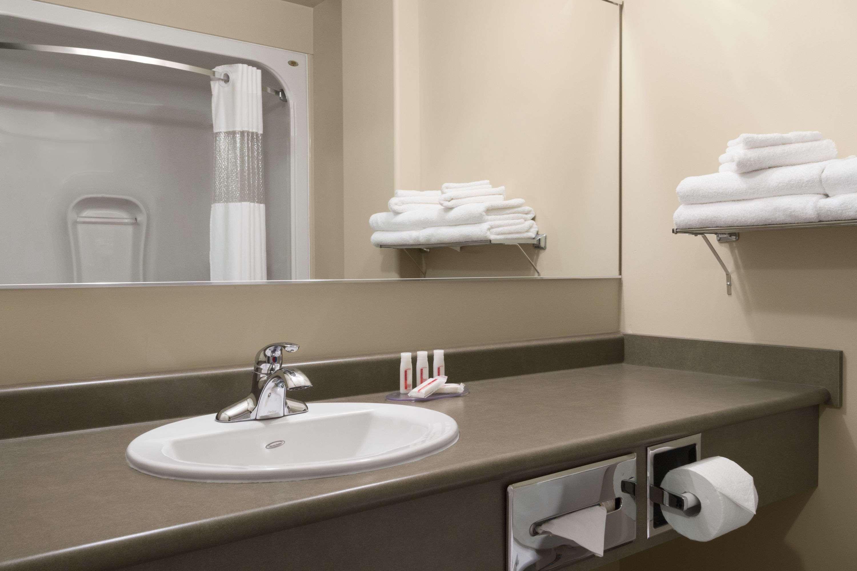 Days Inn By Wyndham Thunder Bay North Экстерьер фото